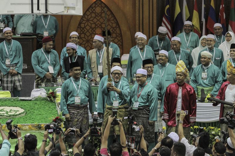 Datuk Seri Abdul Hadi Awang officiates the opening of the 62nd PAS Muktamar in Pengkalan Chepa, Kelantan, June 2, 2016. u00e2u20acu2022 Picture by Yusof Mat Isa 