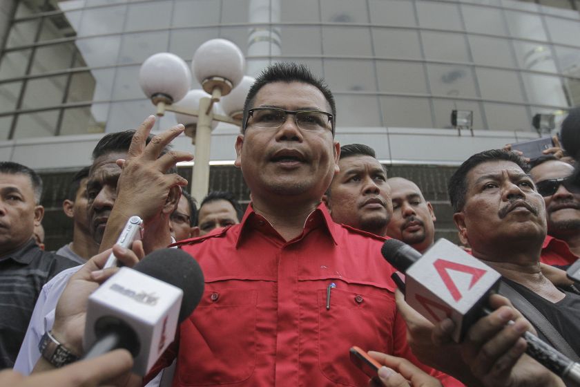 Datuk Jamal Yunos addresses members outside the Sogo Shopping Mall in Kuala Lumpur July 23, 2016. u00e2u20acu201d Picture by Yusof Mat Isa