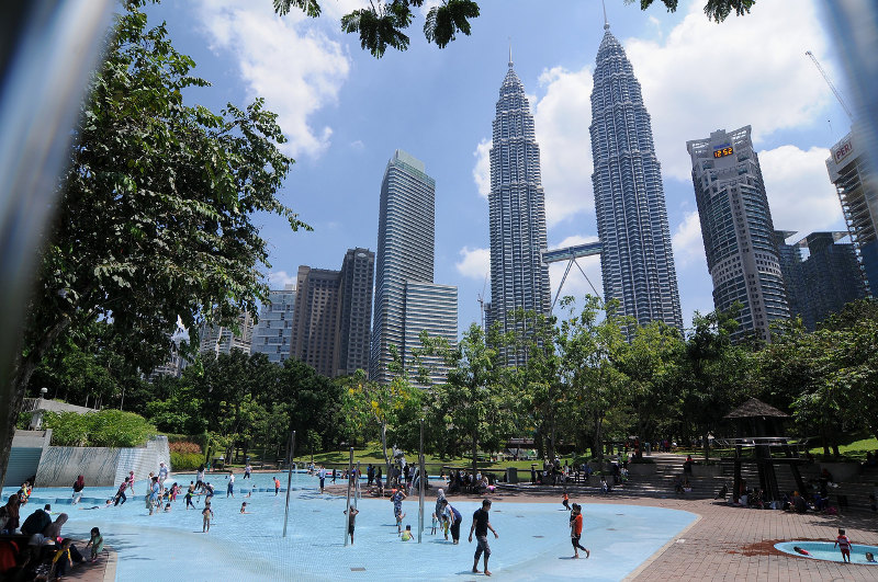 Children having fun in the pool of the water park at the Kuala Lumpur Convention Centre (KLCC) with a backdrop view of the Petronas Twin Towers on July 18, 2016. u00e2u20acu201d Bernama pic