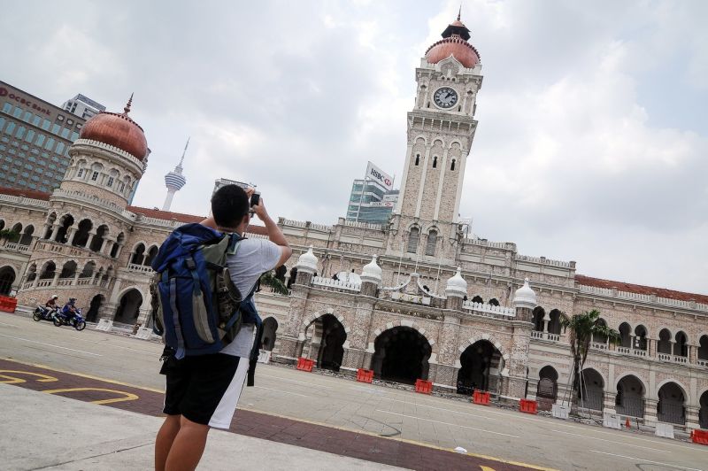 A tourist takes a photo of the Sultan Abdul Samad building in Kuala Lumpur, July 12, 2016. u00e2u20acu2022 Bernama pic