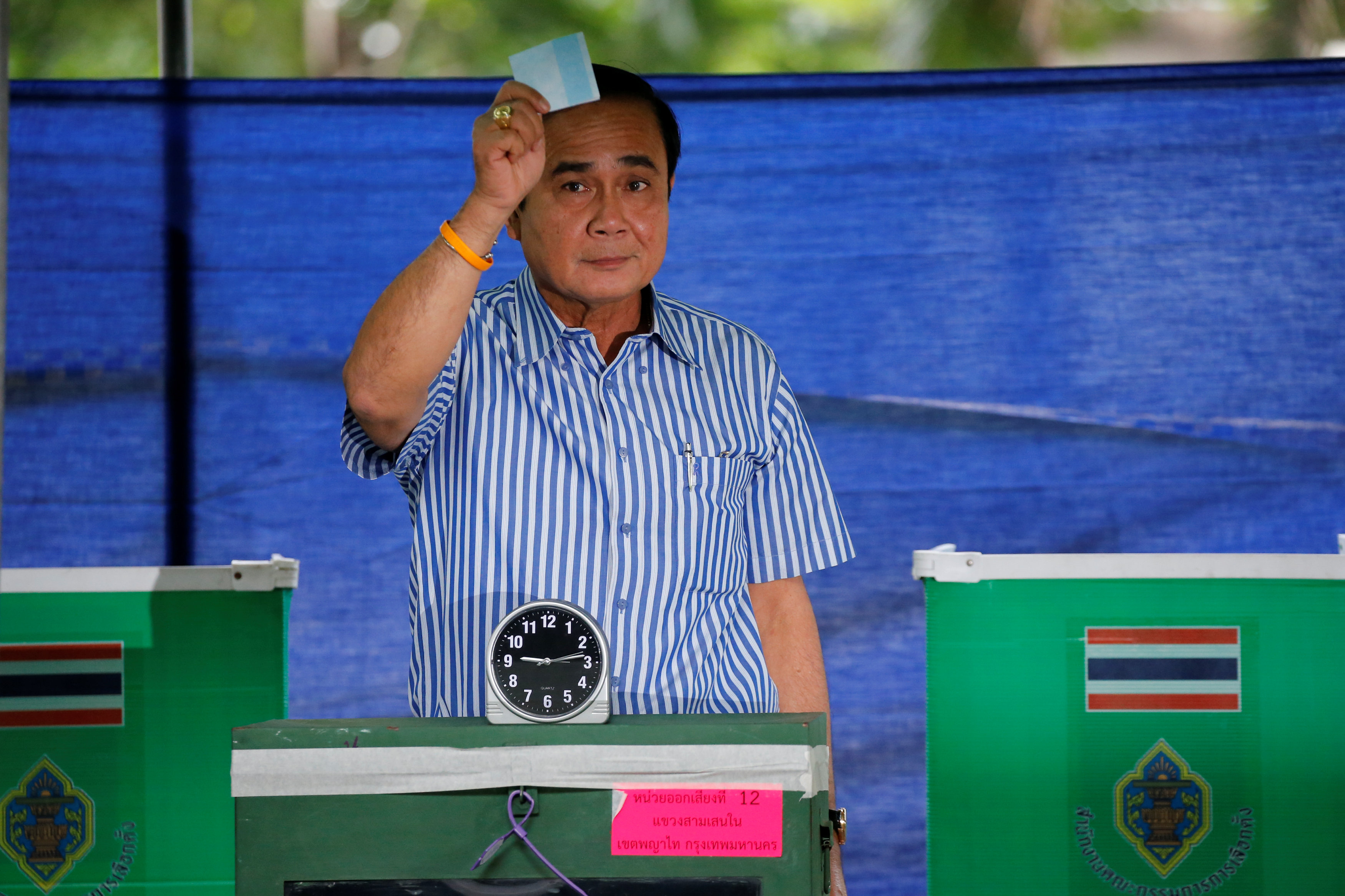 Thai Prime Minister Prayuth Chan-ocha casts his ballot at a polling station during a constitutional referendum vote in Bangkok, Thailand, August 7, 2016. u00e2u20acu201d Reuters pic