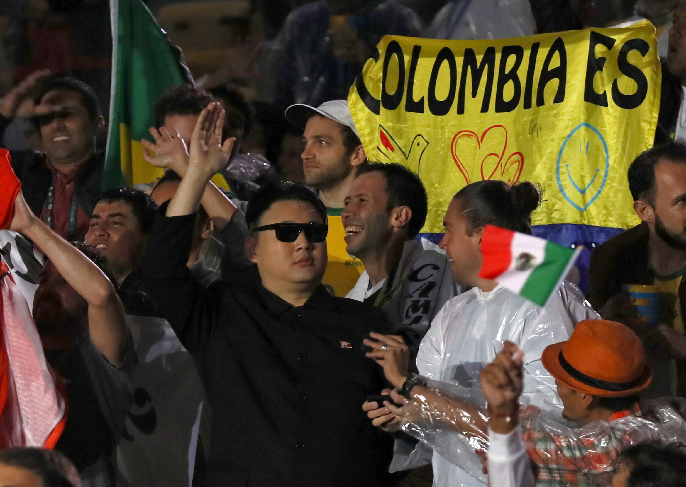 2016 Rio Olympics - Closing ceremony - Maracana - Rio de Janeiro, Brazil - 21/08/2016. A man dressed as Kim Jong-un waves during the closing ceremony. REUTERS/Stefan Wermuth FOR EDITORIAL USE ONLY. NOT FOR SALE FOR MARKETING OR ADVERTISING CAMPAIGNS.