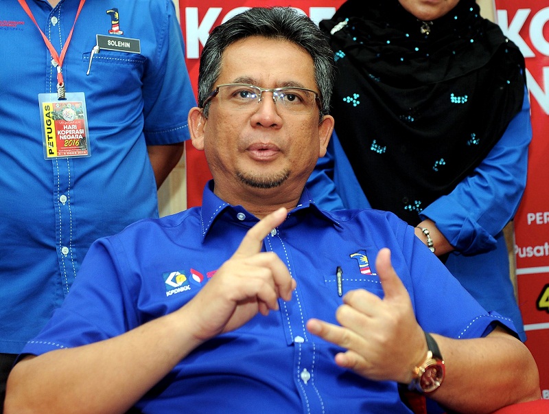 Terengganu Mentri Besar Ahmad Razif Abdul Rahman speaks to reporters at a press conference in Kuala Terengganu Aug 4, 2016. u00e2u20acu201d Bernama pic