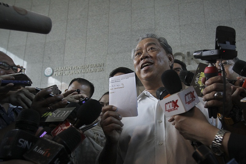 Tan Sri Muhyiddin Hj Mohd Yassin (centre) speaks to reporters after submitting the registration form for u00e2u20acu02dcParti Pribumi Bersatu Malaysiau00e2u20acu2122 at the Registrar of Societies, in Putrajaya Aug 9, 2016. u00e2u20acu201d Picture by Yusof Mat Isa