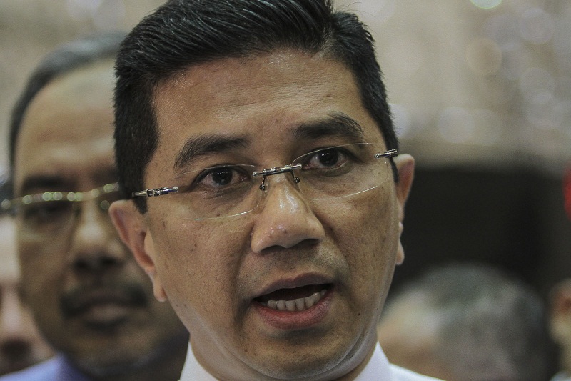 Selangor Mentri Besar Datuk Seri Azmin Ali speaks to reporters after filing a suit at the Kuala Lumpur High Court, in Kuala Lumpur Aug 15, 2016.  u00e2u20acu201d Picture by Yusof Mat Isa