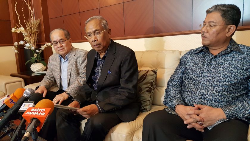 Chief Minister Tan Sri Adenan Satem (centre), speaking to reporters, says 192 vacant posts must be filled by Sarawakians, Aug 27, 2016. u00e2u20acu201d Picture by Sulok Tawie