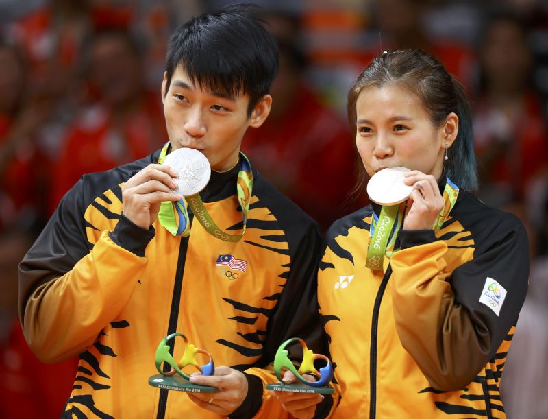Silver medallists Chan Peng Soon and Goh Liu Ying Goh of Malaysia pose on the podium at the Riocentro Pavilion 4, Rio de Janeiro August 17, 2016. u00e2u20acu201d Reuters pic 