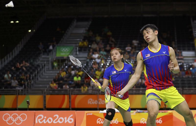 2016 Rio Olympics - Badminton - Mixed Doubles - Gold Medal Match - Riocentro - Pavilion 4 - Rio de Janeiro - 17/08/2016. Chan Peng Soon (MAS) and Goh Liu Ying v Tontowi Ahmad (INA) and Liliyana Natsir. REUTERS/Marcelo del Pozo