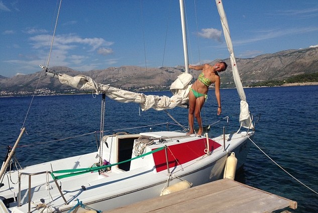 在克罗地亚遇到好心人，免费请她游船河。-图取自Petrina Thong instagram-