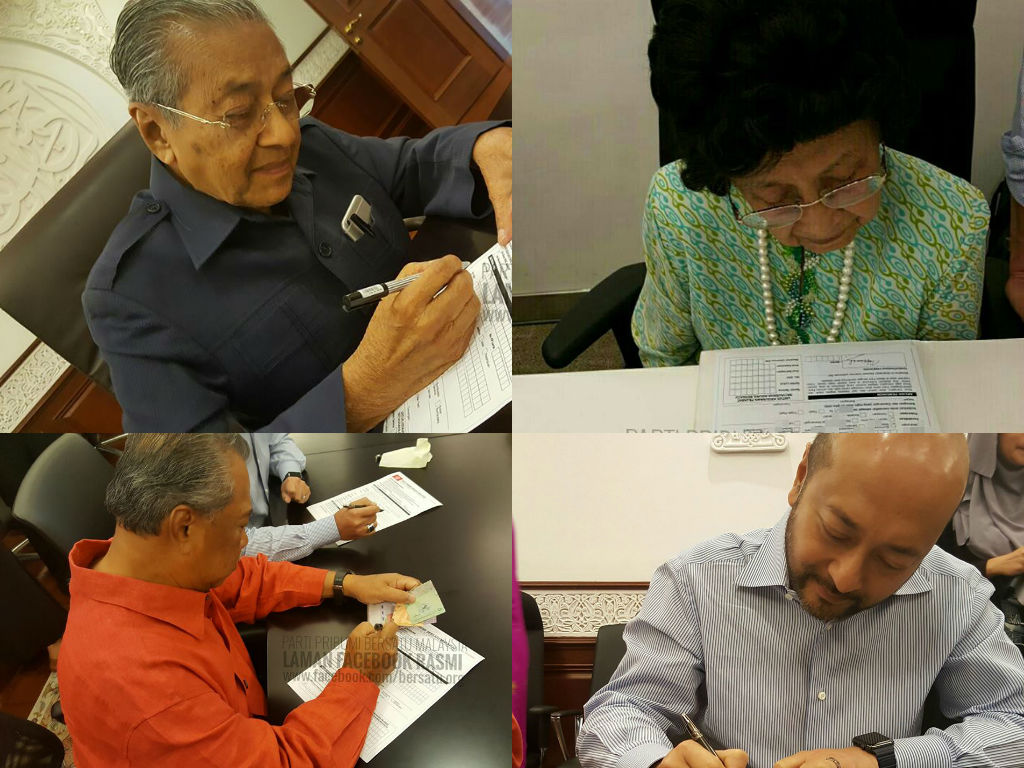 (Clock wise)Tun Dr M, Tun Siti Hasmah, Mukhriz and Muhyddin filling up the form to join PPBM.