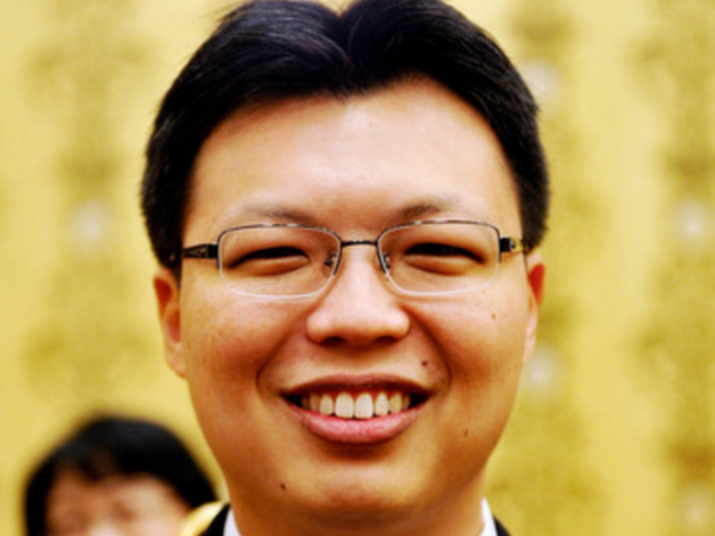 KUALA LUMPUR, 27 Jun -- Timbalan Menteri Kewangan yang baharu dilantik, Datuk Chua Tee Yong pada Istiadat Pengurniaan Surat Cara Pelantikan dan Mengangkat Sumpah Jawatan dan Taat Setia serta Sumpah Simpan Rahsia oleh Menteri dan Timbalan Menteri di Istana