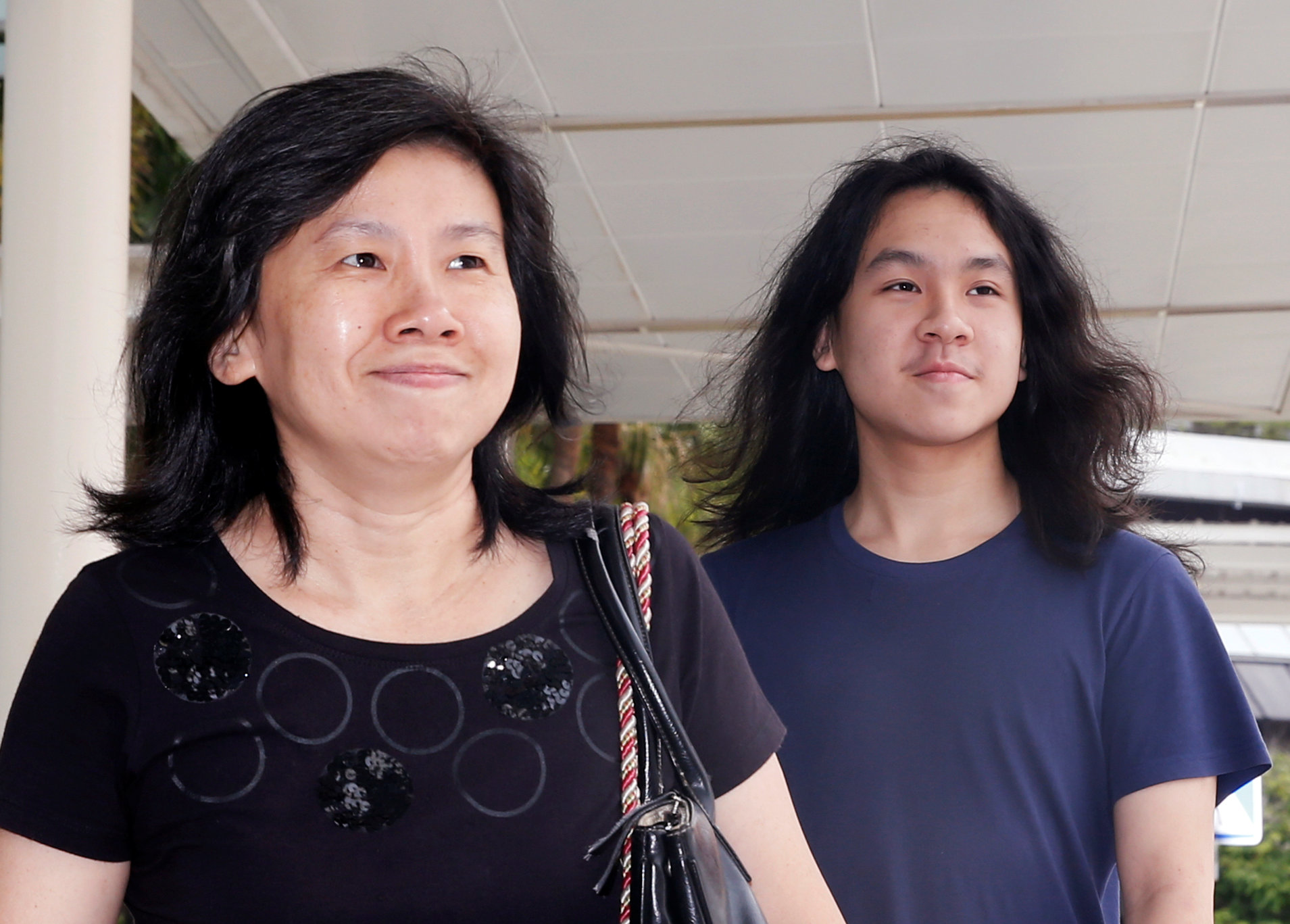 Teen blogger Amos Yee arrives with his mother at the State Courts in Singapore September 28, 2016. REUTERS/Edgar Sun