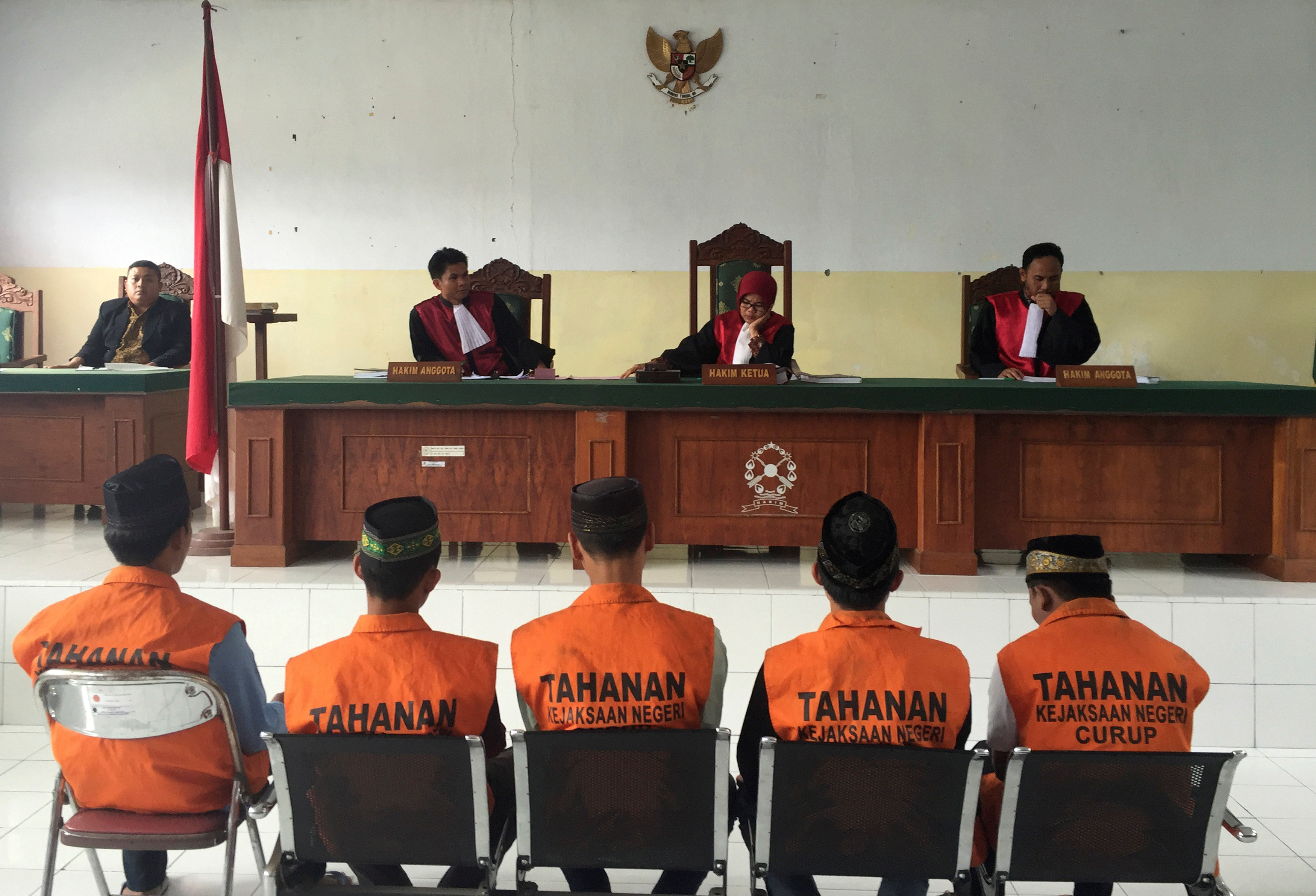Five men, part of a gang of 14 men and boys, convicted for the rape and murder of a 14-year-old school girl, sit before judges during sentencing in Curup, near Bengkulu, on the island of Sumatra, Indonesia September 29, 2016. REUTERS/Kanupriya Kapoor