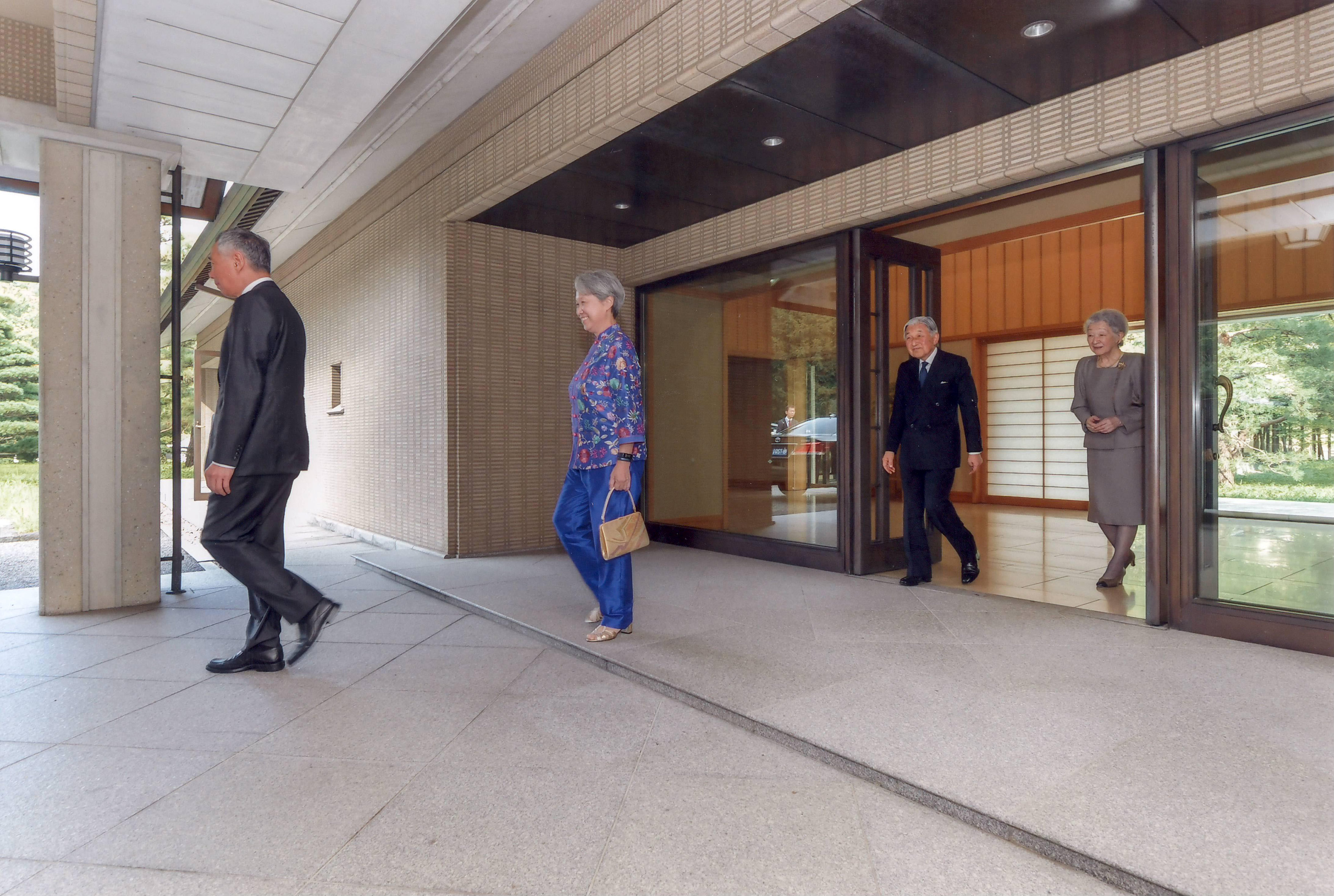 Singapore Prime Minister Lee Hsien Loong (L) and his wife Ho Ching (2nd L) are seen off by Japanese Emperor Akihito (2nd R) and Empress Michiko (R) after their luncheon at the Imperial Palace in Tokyo Japan in this handout picture taken September 27, 2016