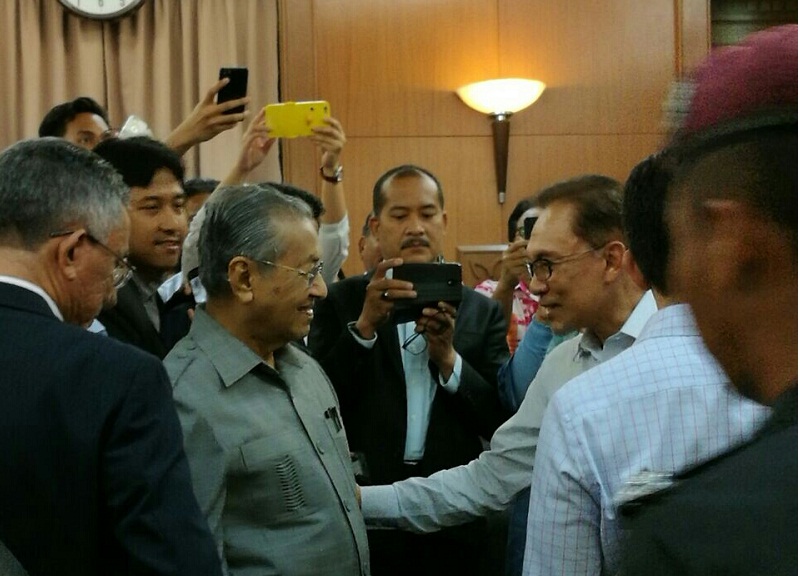 Tun Dr Mahathir Mohamad meets Datuk Seri Anwar Ibrahim for the first time after 18 years in Kuala Lumpur September 5, 2016. u00e2u20acu201d Picture courtesy of Lawyers for Liberty