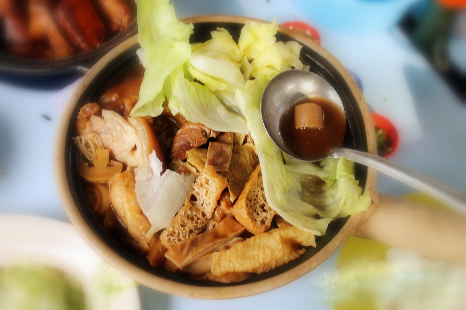这家用料非常充足，而且还是首创瓦煲肉骨茶der，小编单看口水就直流成河了啦~ 图取自：tinglovelife