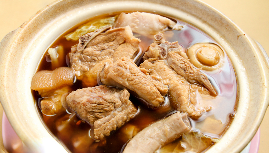 有网民称，这是他们吃过最好吃的肉骨茶呢~ 不信的话你就自己过来尝一尝吧！图取自：ilovemsiafood