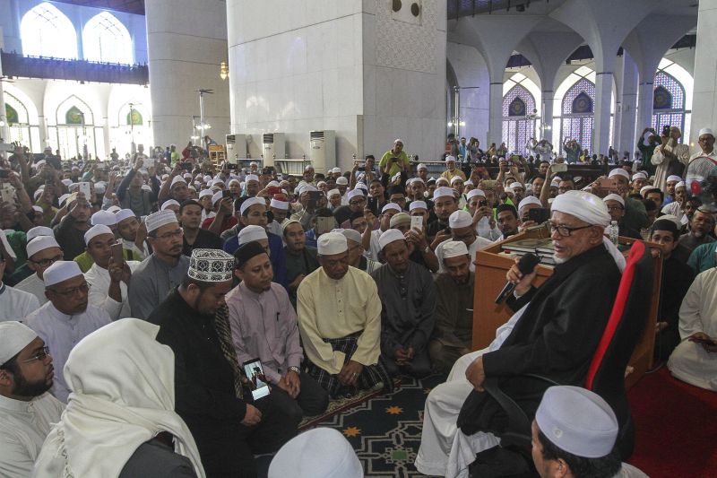 PASu00e2u20acu2122 Datuk Seri Abdul Hadi Awang speaks after the funeral prayers in absentia for the late Datuk Dr Haron Din in Shah Alam, September 17, 2016. u00e2u20acu2022 Picture by Yusof Mat Isa
