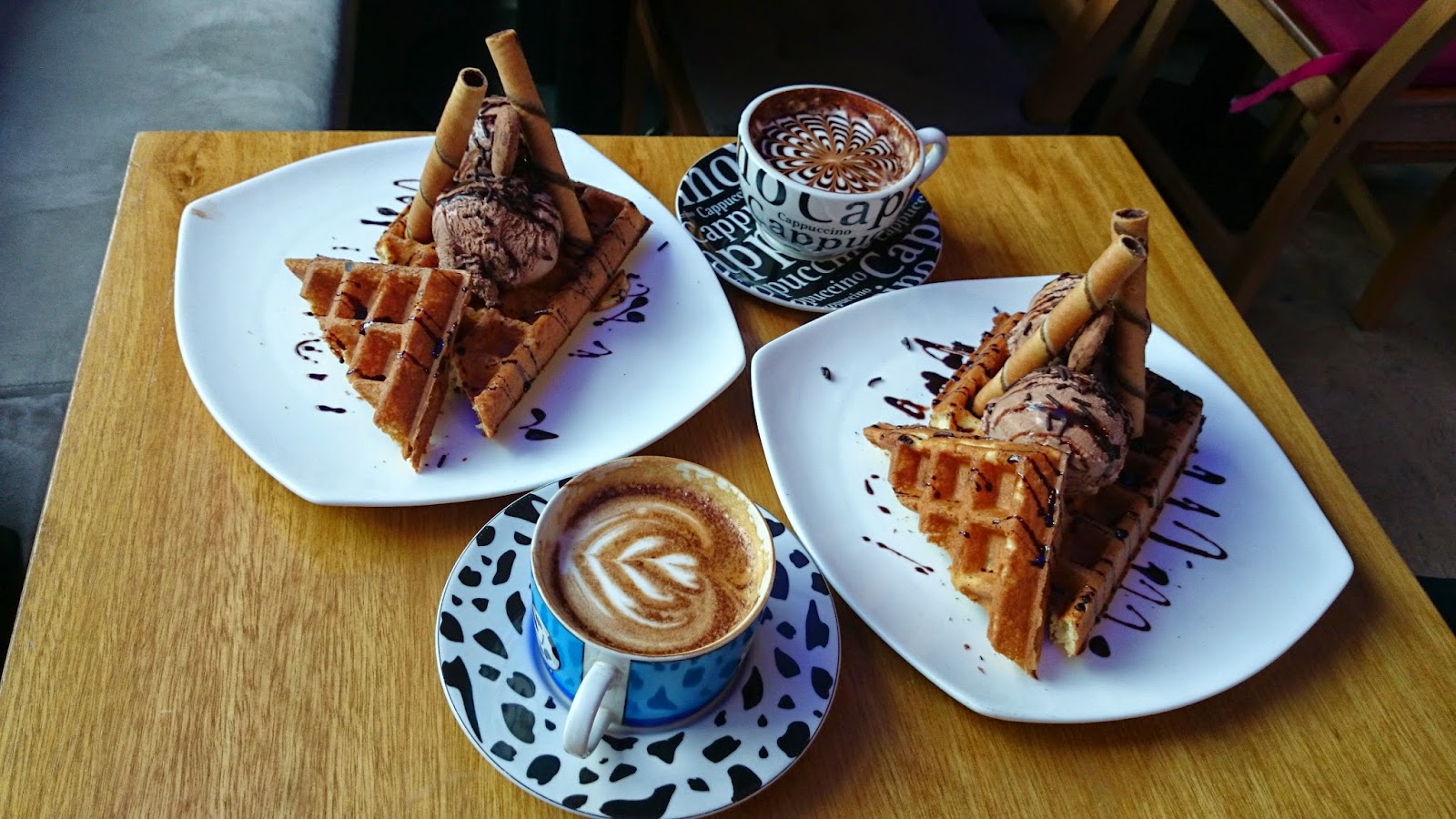 下班后来一片甜滋滋的waffle，一天下来什么烦恼都没啦！图取自：theoatgirl