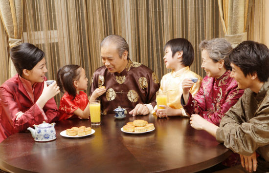 以前的月饼口味不多，但我们吃得很开心。图取自：新浪