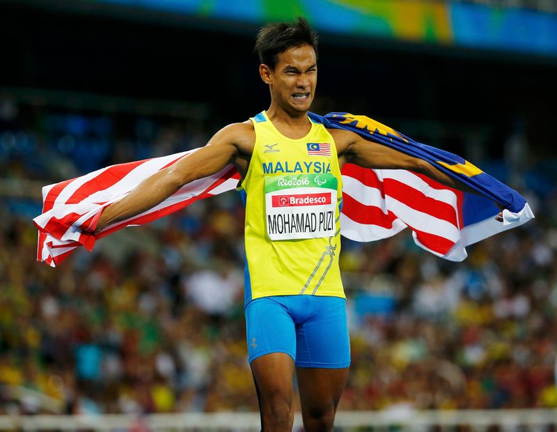 Mohamad Ridzuan Mohamad Puzi of Malaysia celebrates after winning the Rio Paralympics gold medal in the men's 100m in Rio de Janeiro September 10, 2016. u00e2u20acu201d Reuters pic