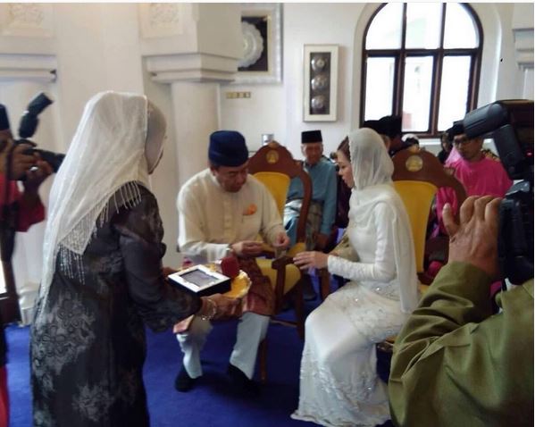 雪州苏丹与诺雅诗金的完婚仪式隆重而简约。-图取自大马皇室Instagram-
