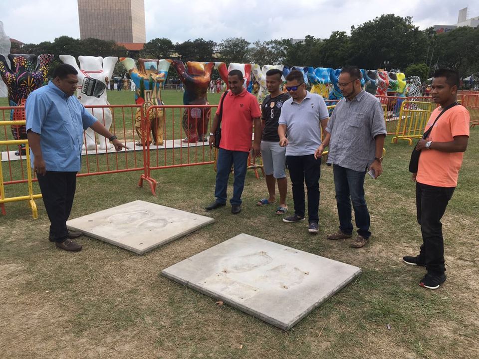 在巫青团的投诉后，主办当局移走两只金色熊雕像。-巫青团脸书-