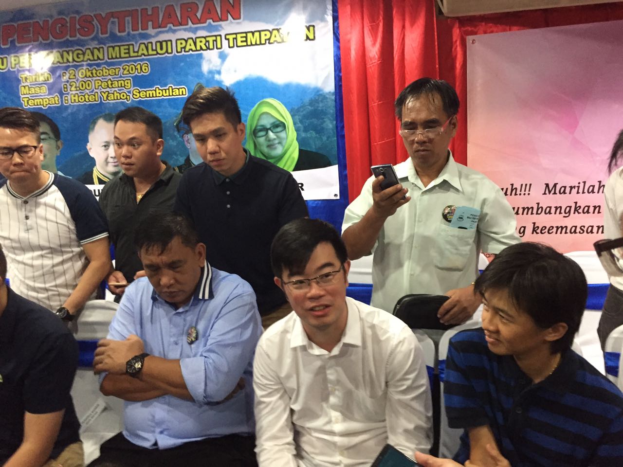 Junz Wong (front row with glasses) with other Sabah grassroot leaders announcing their exit from DAP at the Hotel Yaho in Sembulan, Sabah October 2, 2016. u00e2u20acu201d Picture by Julia Chan