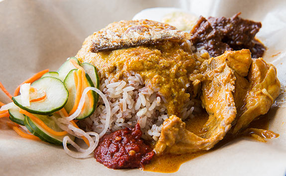 小编来自东海岸，所以对Capital Nasi Dagang觉得有股熟悉感呢~ 图取自：friendchillies 