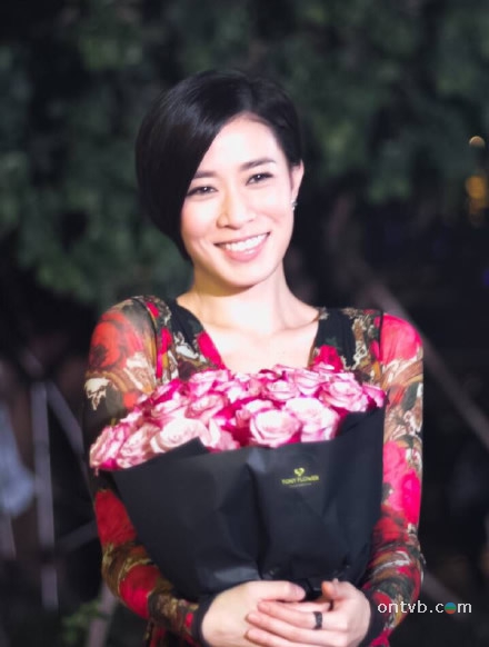 笑容依旧灿烂的阿佘！图取自：forum3