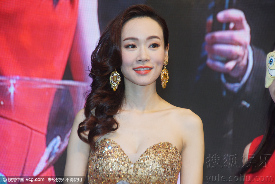 除了更加有魅力，小编想不到岁月在杨思琦身上留下过什么痕迹... 图取自：ifensi 