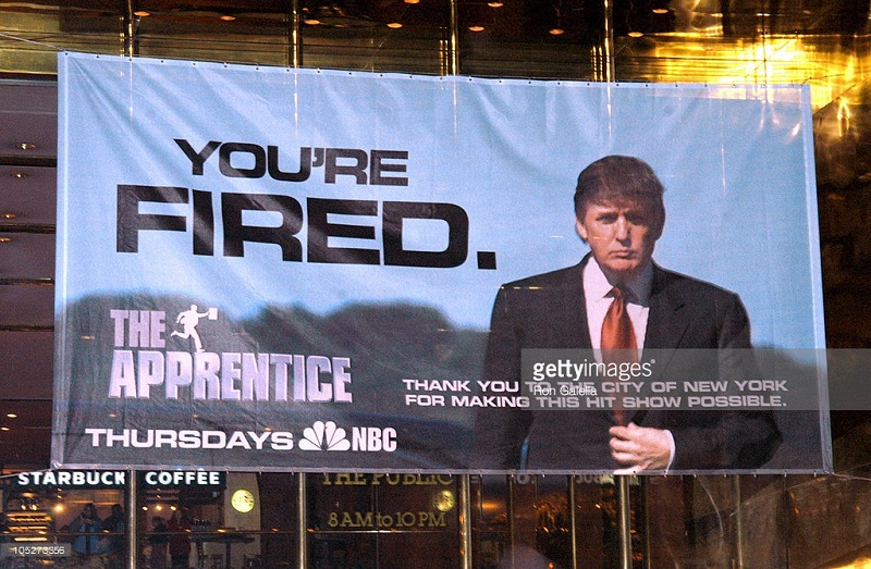 特朗普主持的电视真人秀《飞黄腾达》，2004年初开始于NBC电视台播出。-图取自网络-