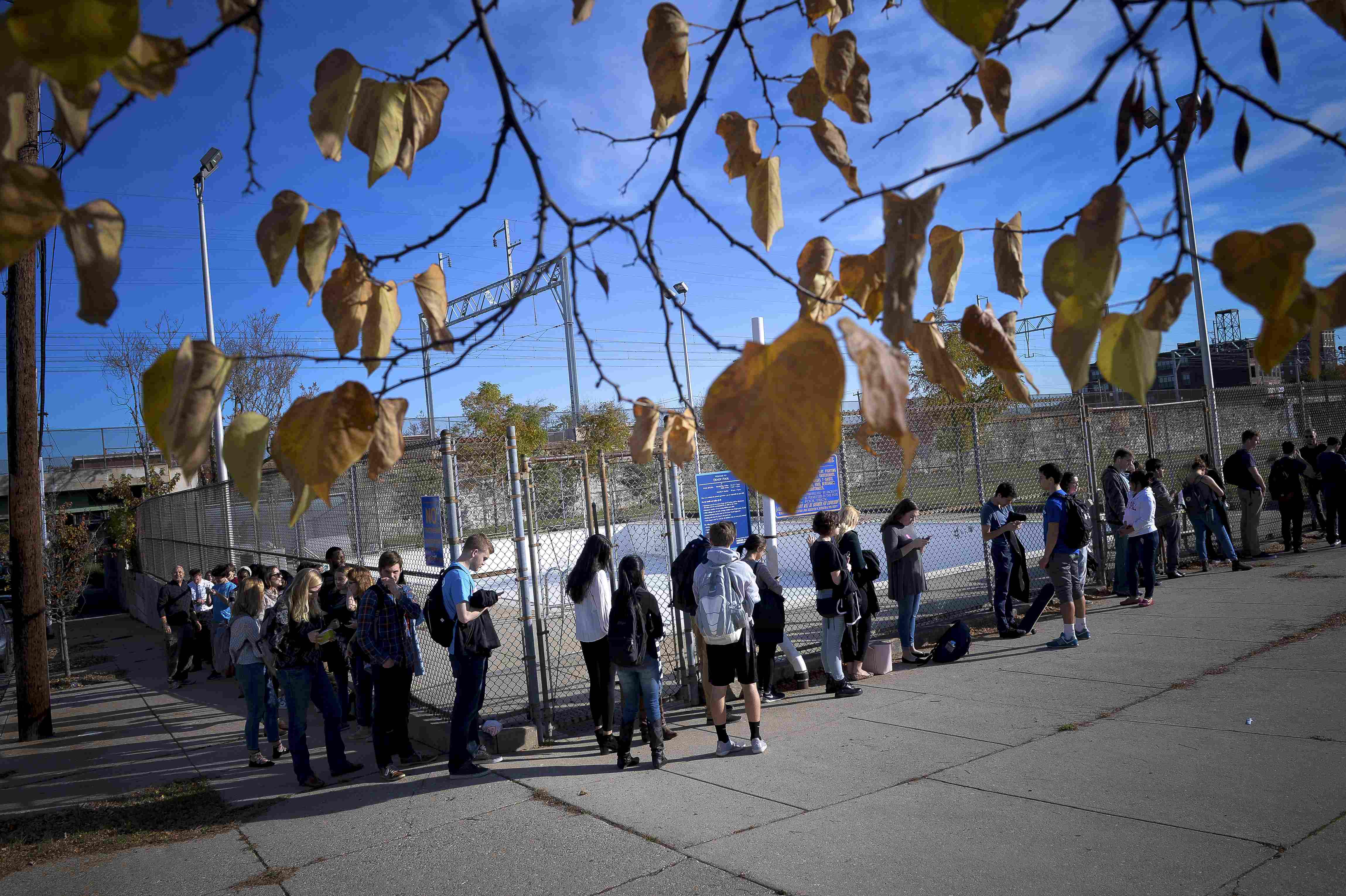 Hundreds of Temple University students wait in an hour-long line to vote during the U.S. presidential election in Philadelphia, Pennsylvania, U.S. November 8, 2016. REUTERS/Charles Mostollern