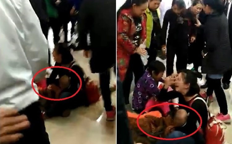 事发后，母亲抱着从3楼摔下的儿子（红圈示），悲伤不已。-图取自网络-