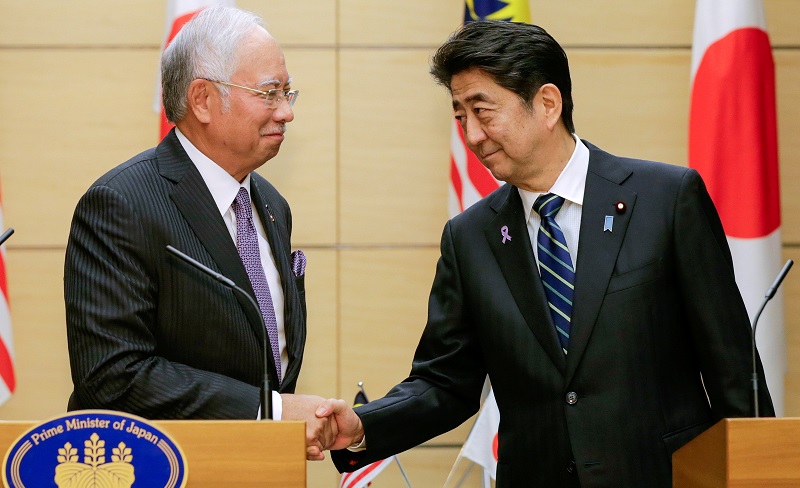 Prime Minister Datuk Seri Najib Razak shakes hands with Japanese Prime Minister Shinzo Abe at the end of their joint news conference at Abeu00e2u20acu2122s official residence in Tokyo November 16, 2016. u00e2u20acu201d Reuters pic