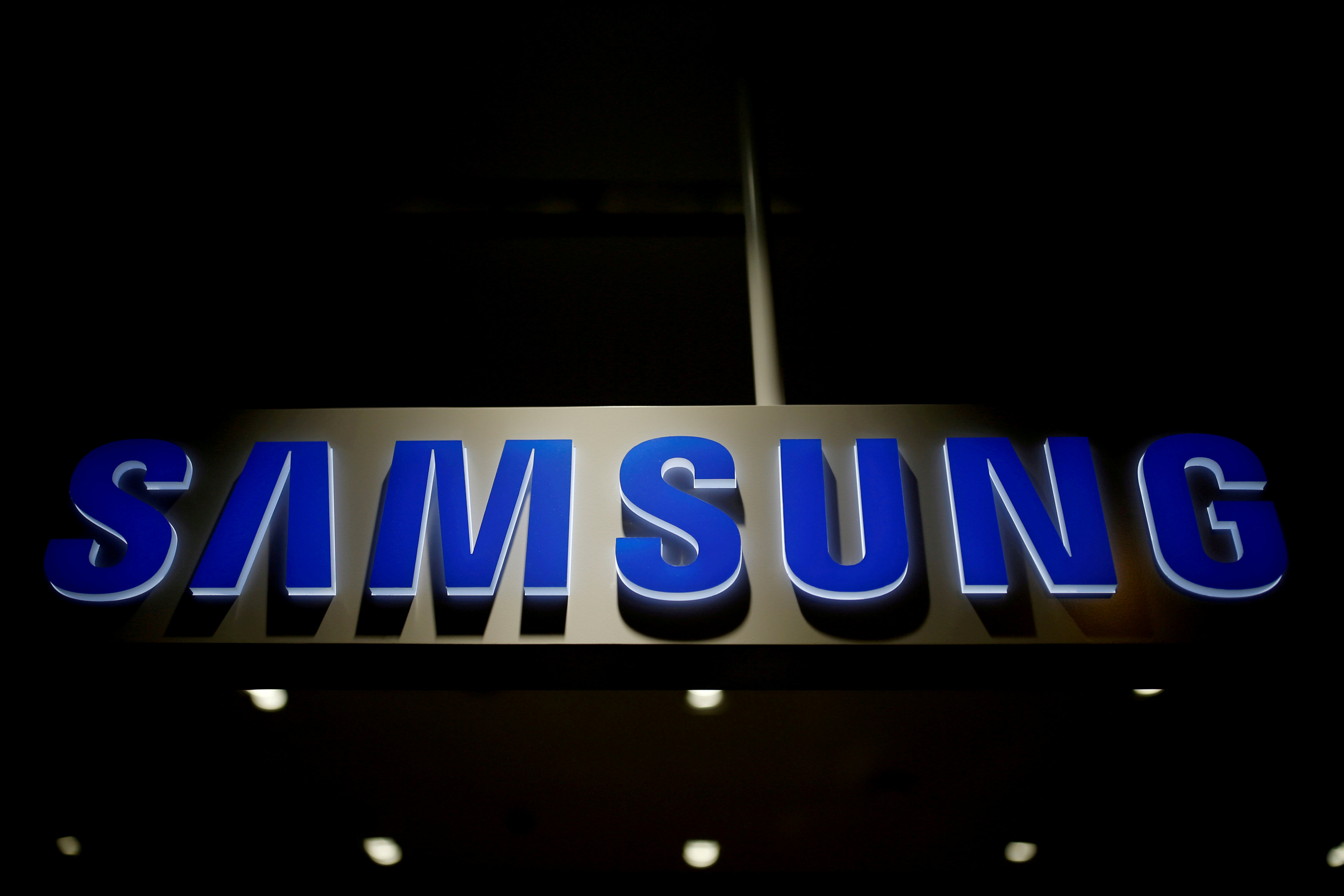 The logo of Samsung Electronics is seen at its headquarters in Seoul, South Korea, July 4, 2016. REUTERS/Kim Hong-Ji/File Photon