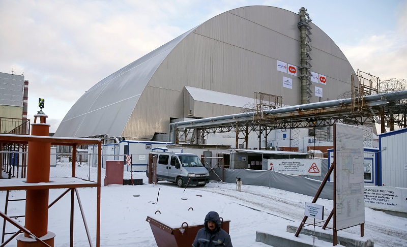 A general view shows the New Safe Confinement (NSC) structure over the old sarcophagus covering the damaged fourth reactor at the Chernobyl nuclear power plant in Chernobyl, Ukraine November 29, 2016. REUTERS/Gleb Garanich