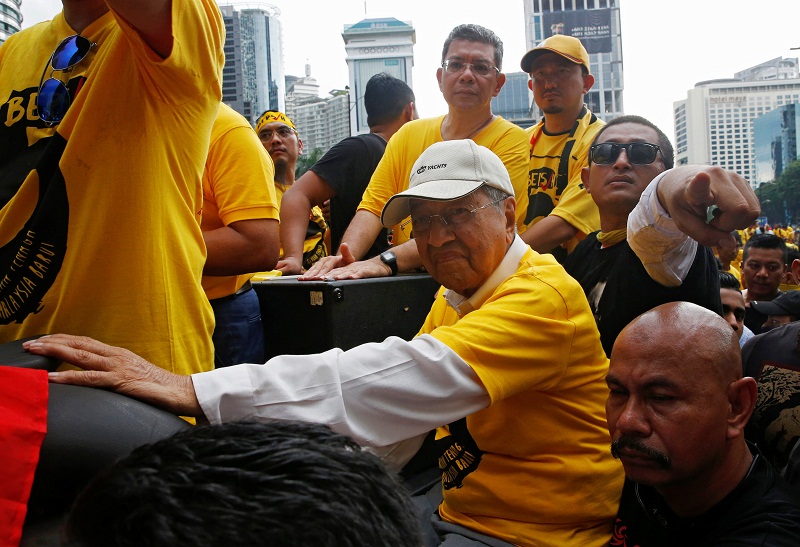 Former  prime minister Tun Dr Mahathir Mohammad arrives to speak to a rally to pro-democracy group Bersih during the Bersih 5 rally in Kuala Lumpur November 19, 2016. u00e2u20acu201d Reuters pic