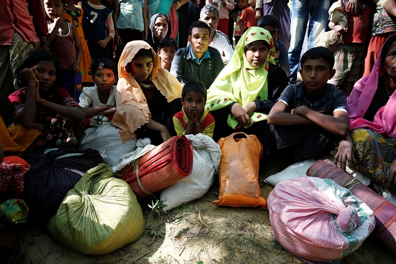 Rohingya refugees sit as they wait to enter the Kutupalang Refugee Camp in Coxu00e2u20acu2122s Bazar, Bangladesh, November 21, 2016. u00e2u20acu201d Reuters pic
