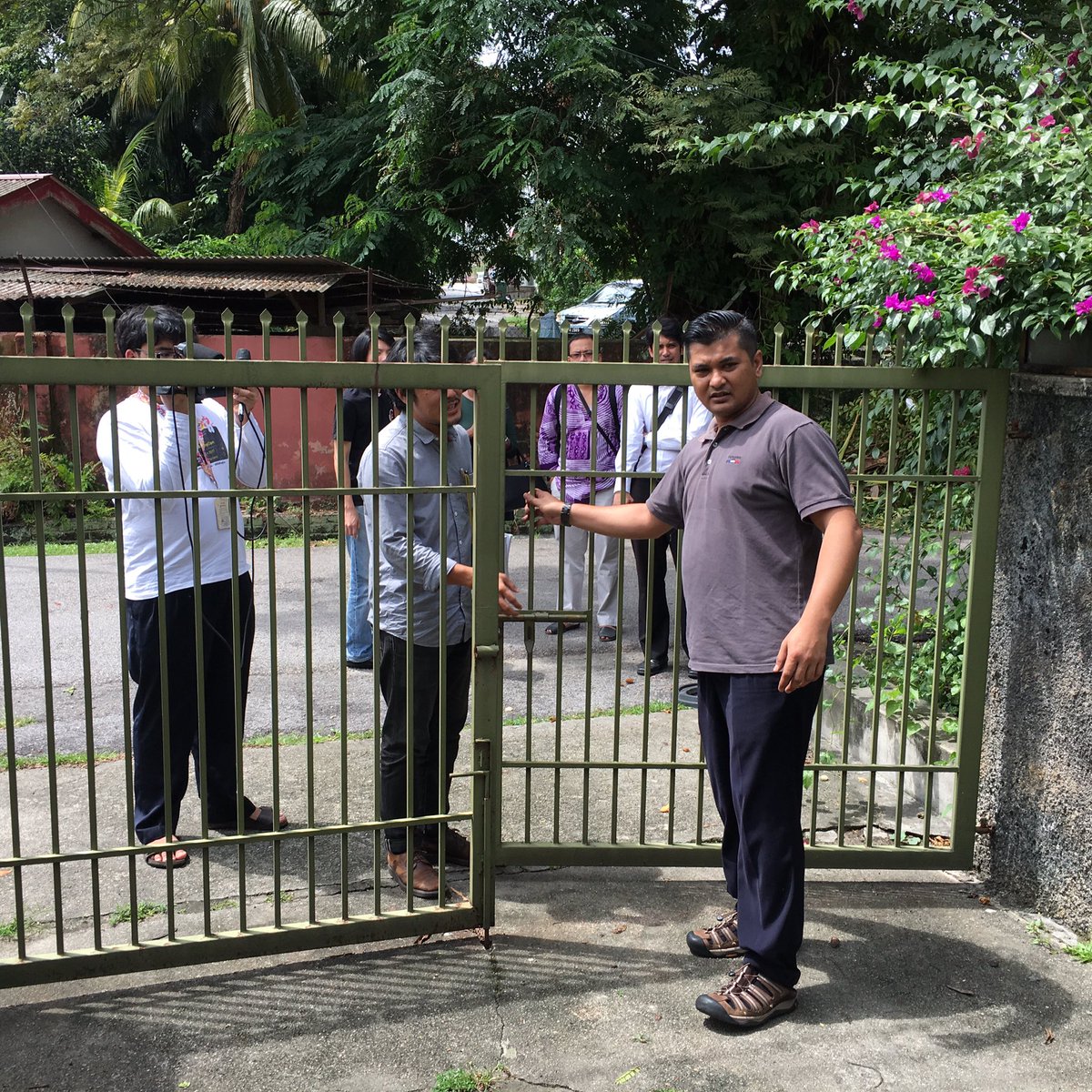 The police have locked staff inside for the raid, while some others have been locked outside since the raid started. u00e2u20acu2022 Picture taken from Twitter/Honey Tan