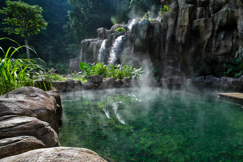 私人的天然温泉，整个气派都不一样呢！图取自：healthandfitnesstravel 