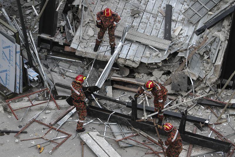 Fire and Rescue personnel check the area of the collpased pedestrian bridge, November 30, 2016. u00e2u20acu2022 Picture by Yusof Mat Isa