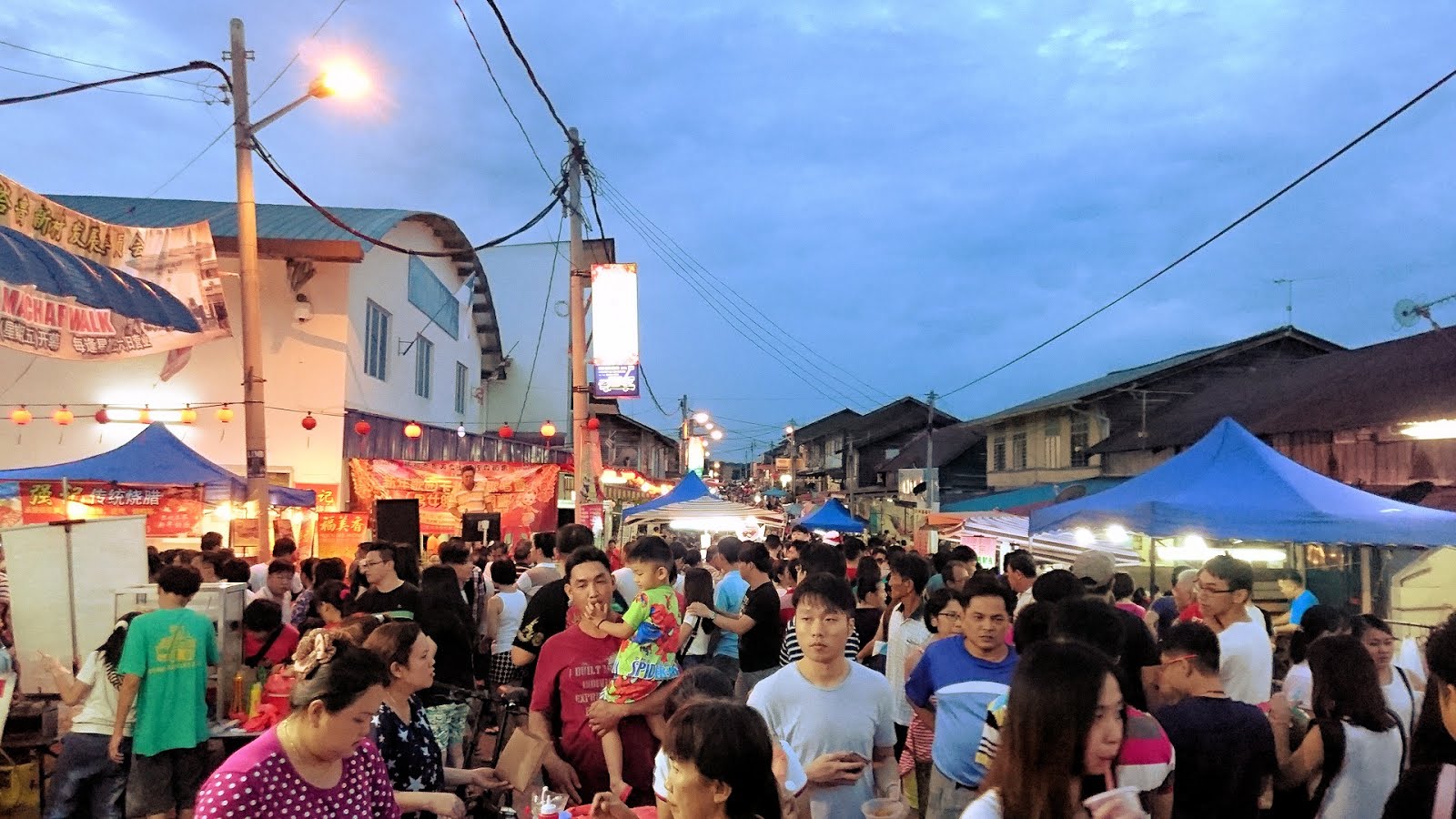 就是要来这种多人的地方吃美食，这样才显得小编地道嘛 XD 图取自：uncopyrightables 