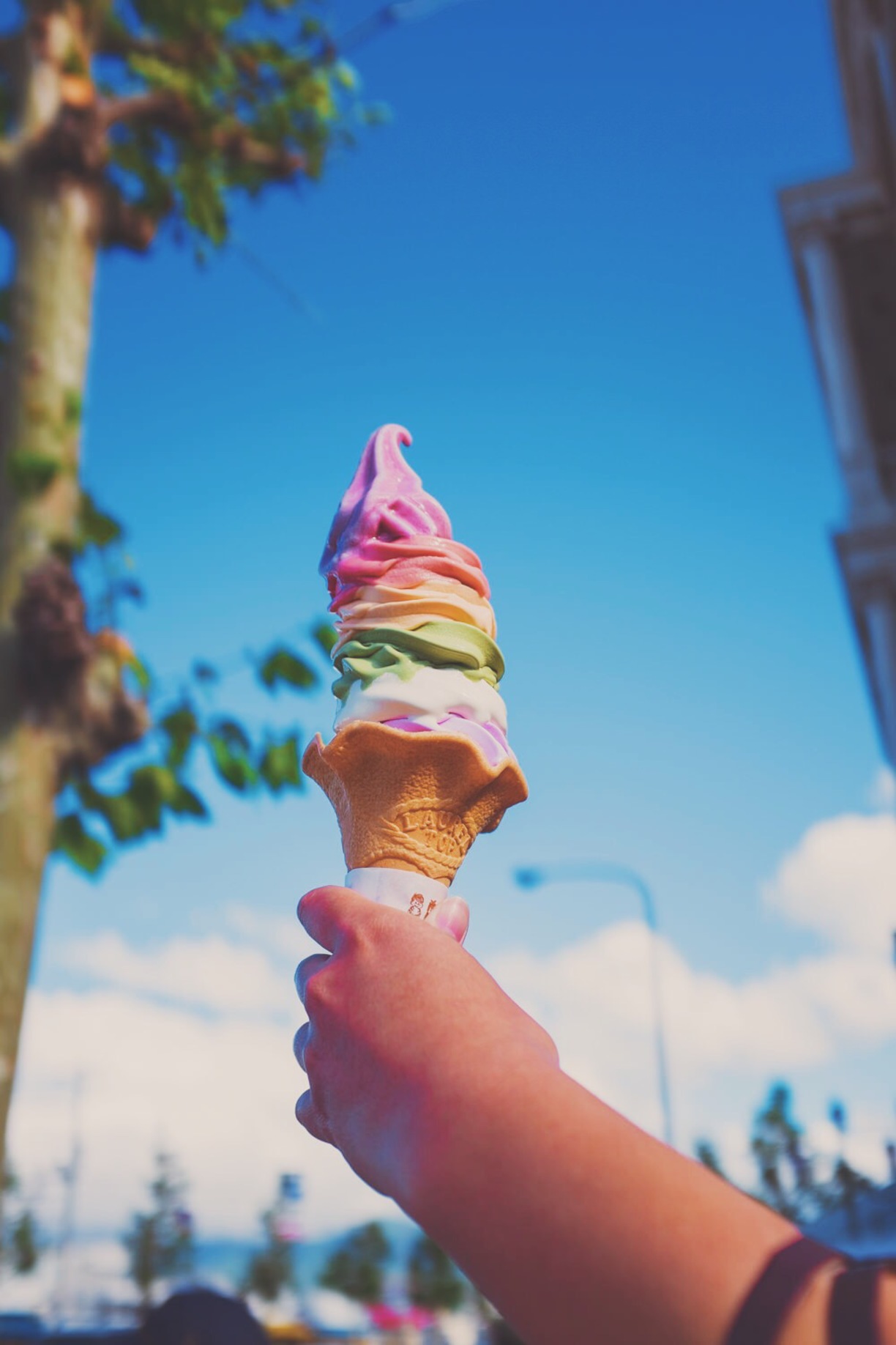彩虹色的霜淇淋，看着心情就觉得好好哦！