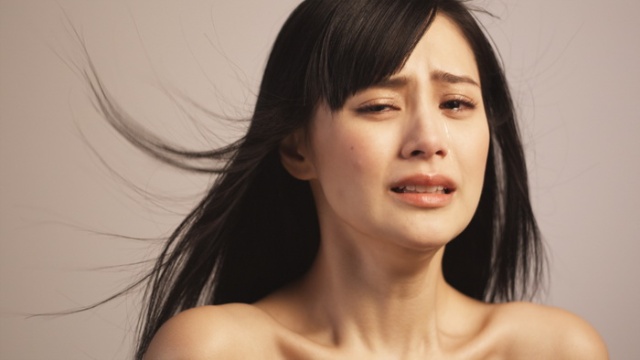 我拿纸巾给你，好吗？