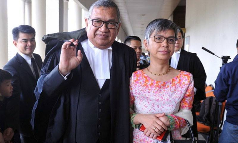 nKUALA LUMPUR, 23 Dis -- Bekas Peguam Negara Tan Sri Abdul Gani Patail ketika keluar dari mahkamah selepas majlis penerimaan masuk peguambela dan peguamcara di Kompleks Mahkamah Jalan Duta, hari ini.n--fotoBERNAMA (2016) HAK CIPTA TERPELIHARA