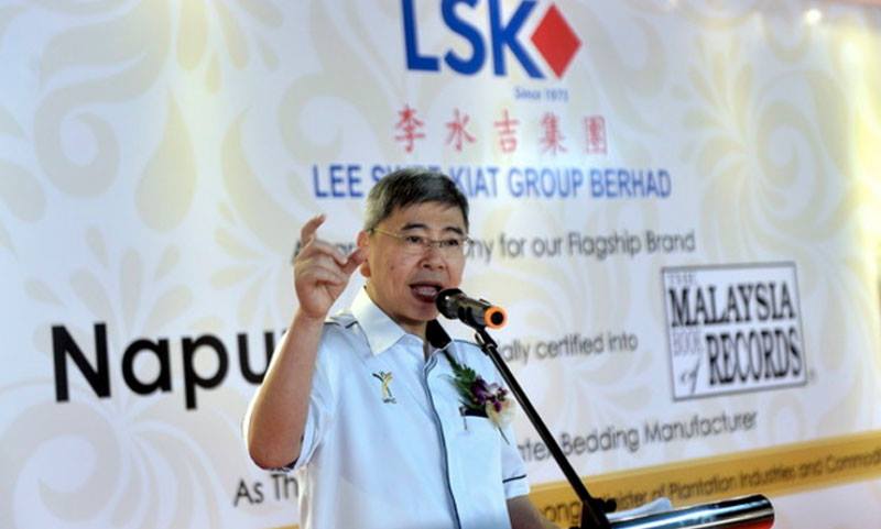 nKLANG, 23 Dis -- Menteri Perusahaan Perladangan dan Komoditi Datuk Seri Mah Siew Keong menyampaikan ucapan pada majlis penyerahan sijil Malaysia Book of Records untuk kumpulan Lee Swee Kiat Berhad hari ini.u00e2u20acu00a8--fotoBERNAMA (2016) HAK CIPTA TERPELIHARA