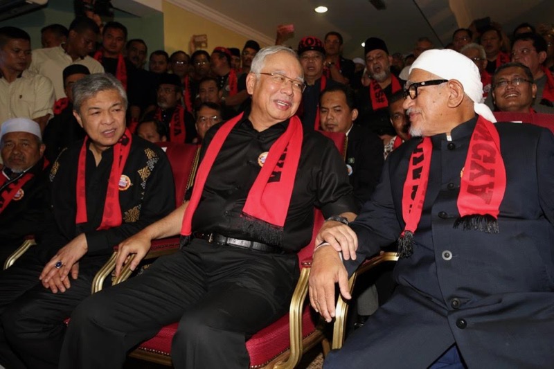 Datuk Seri Najib Razak dan Datuk Seri Abdul Hadi Awang menghadiri himpunan sokongan kepada Rohingya pada 4 Disember 2016. u00e2u20acu201d Foto oleh  Choo Choy May