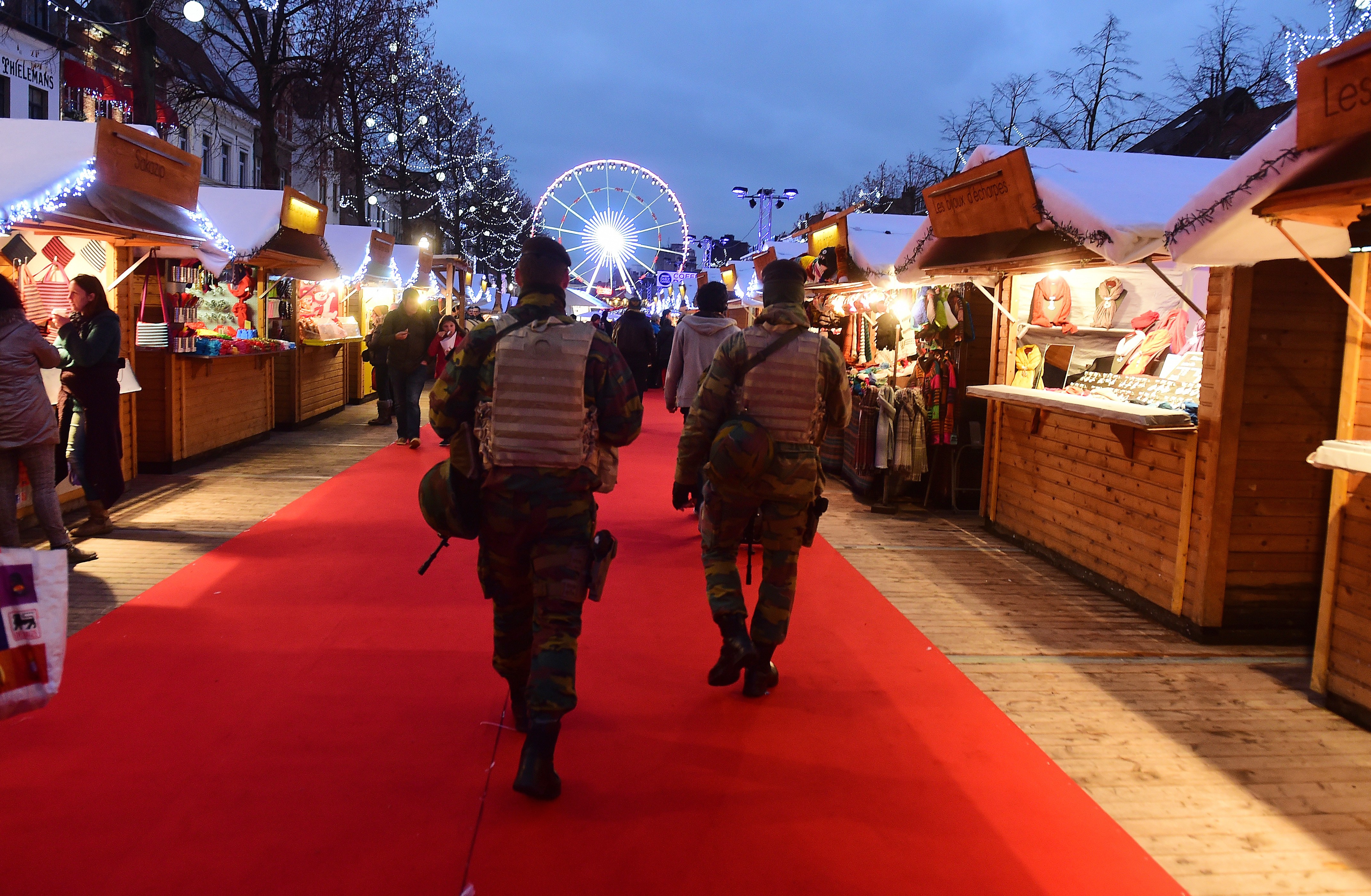 尽管宣称未接获恐袭情报，但比利时仍增派军警巡逻各圣诞市集，以防万一。-法新社-