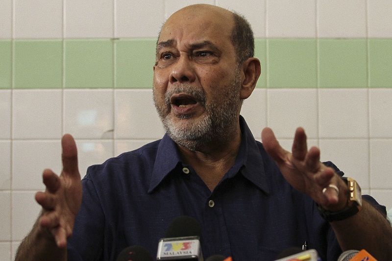 Organisation of Islamic Countries special envoy to Myanmar Tan Sri Syed Hamid Albar speaks during a press conference after distributing aid to the Rohingya community in Taman Selayang, Gombak December 26, 2016. u00e2u20acu201d Picture by Yusof Mat Isa
